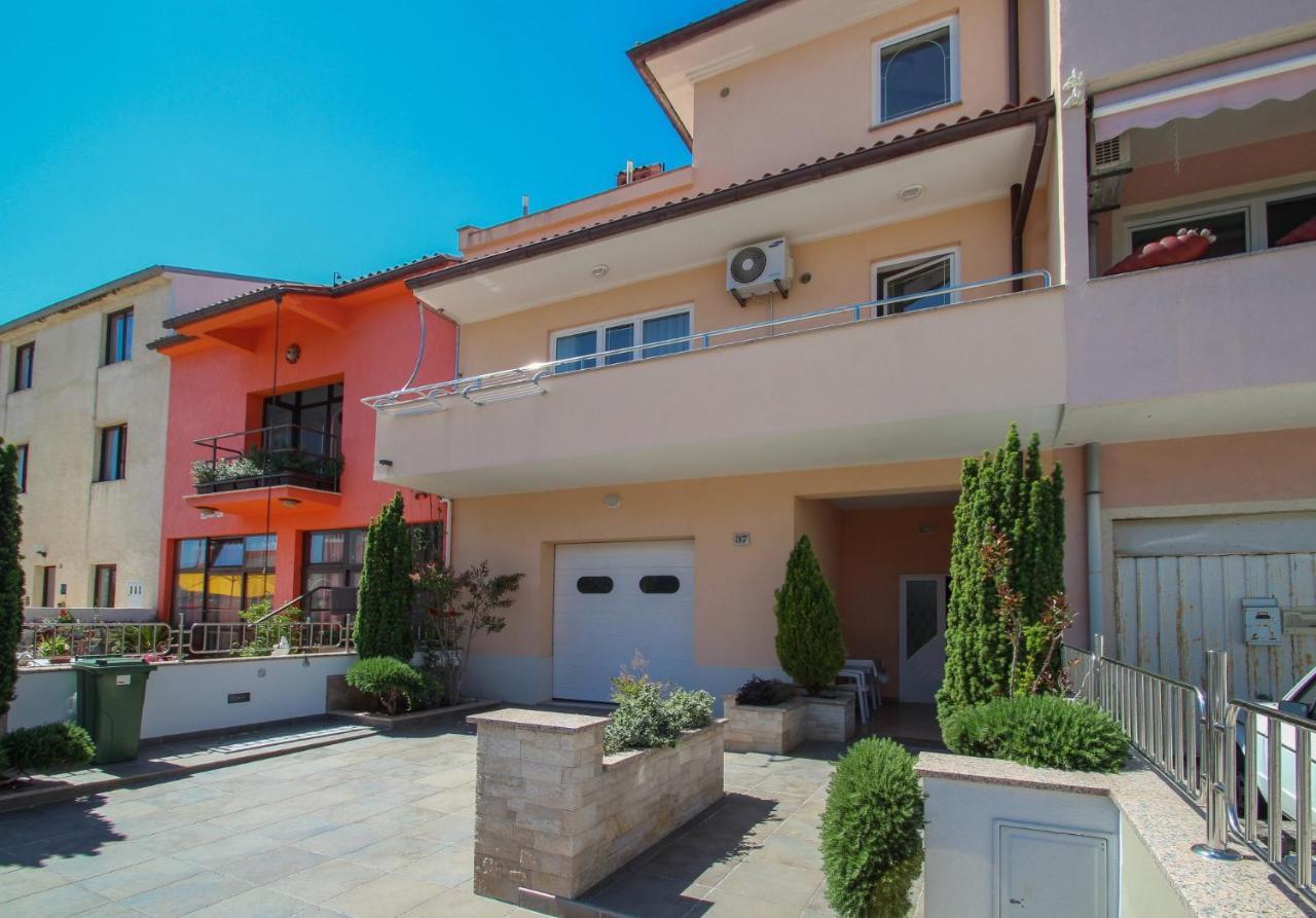 Apartment Nada Pula Exterior photo